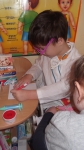 Выписывает рецепт